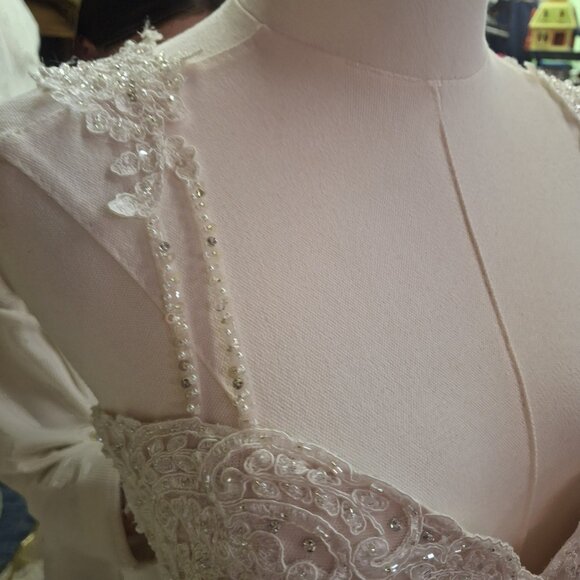 Mori Lee by Madeline Gardner #8118 Wedding Gown (Unaltered) - Picture 4 of 13